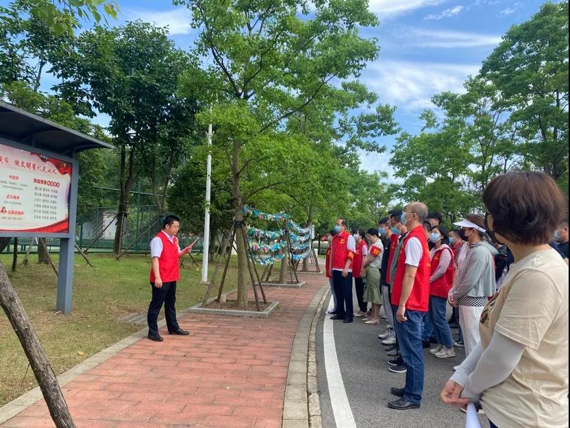 武汉体育中心“清洁家园在行动”