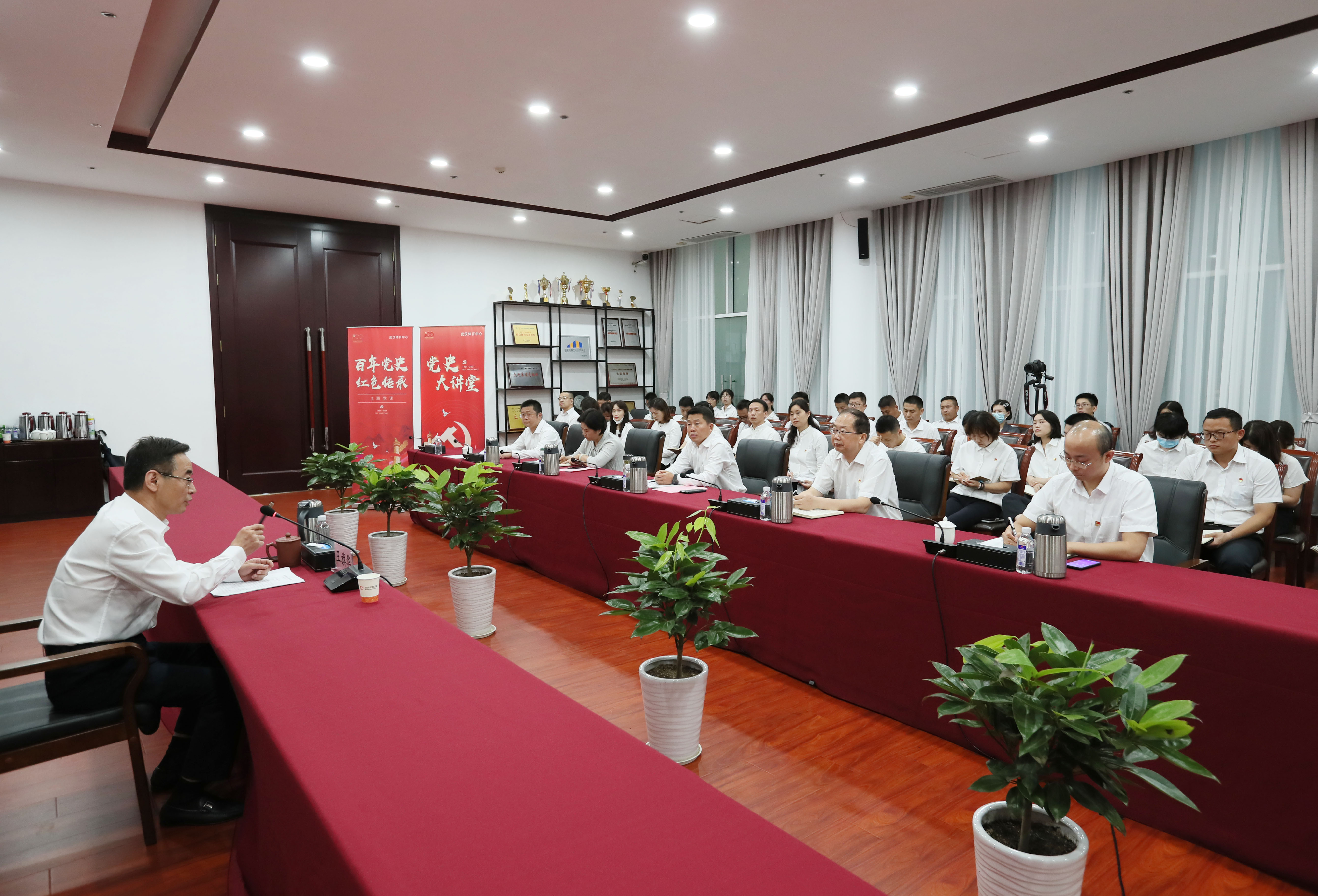 初心照亮征程 奋斗成就梦想 党委书记王旗华讲述党史专题党课