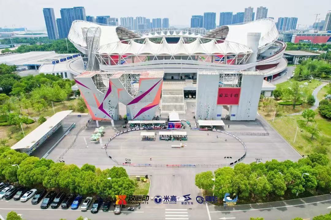 来攀岩，解锁别样精彩！        