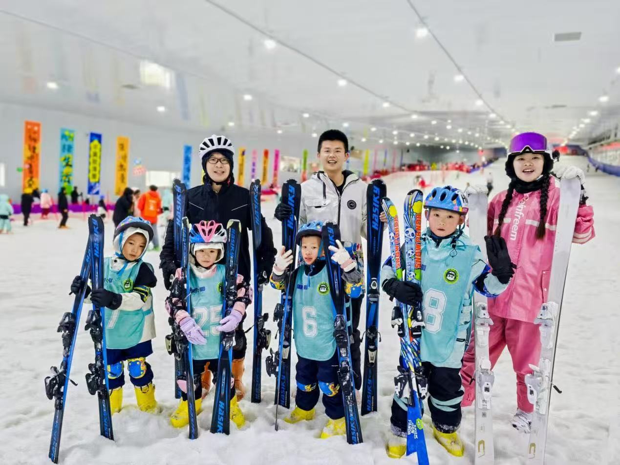 【阳光体育】武体轮滑暑假清凉一夏，趣谷雪场双板亲子滑雪一日游（报名中）