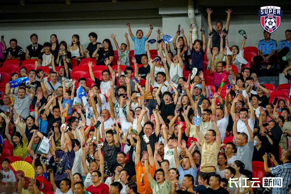 湖北发布 | 湖北这场草根球赛，8元门票踢出上亿消费