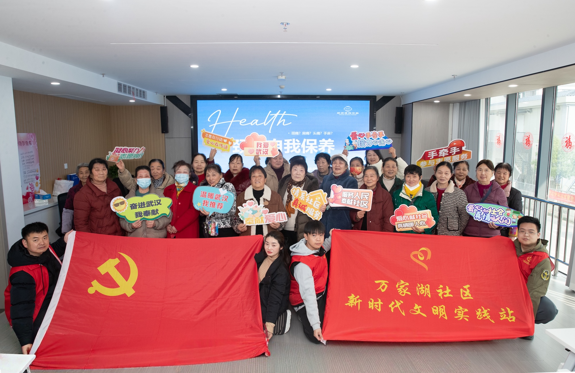 武体集团开展学雷锋活动 呵护老年健康