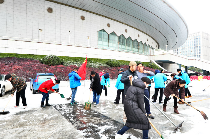 一场雪，体育中心美得不要不要的 但最美的风景还是他们(图8)