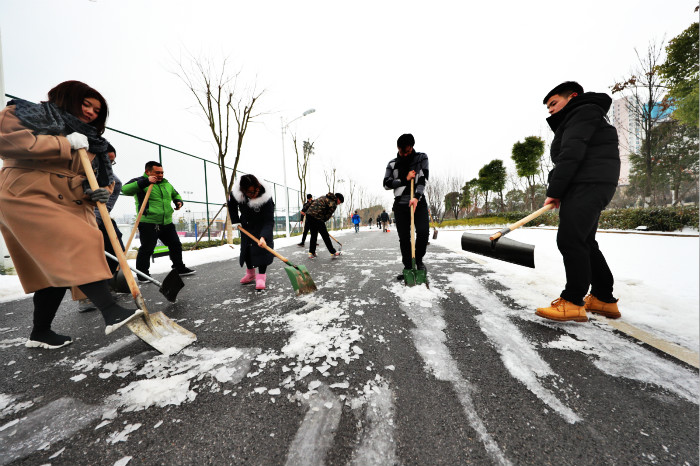 一场雪，体育中心美得不要不要的 但最美的风景还是他们(图12)