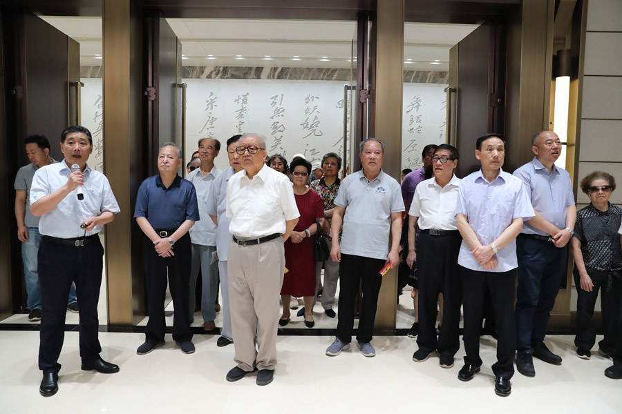 省老领导考察武汉体育中心(图3)