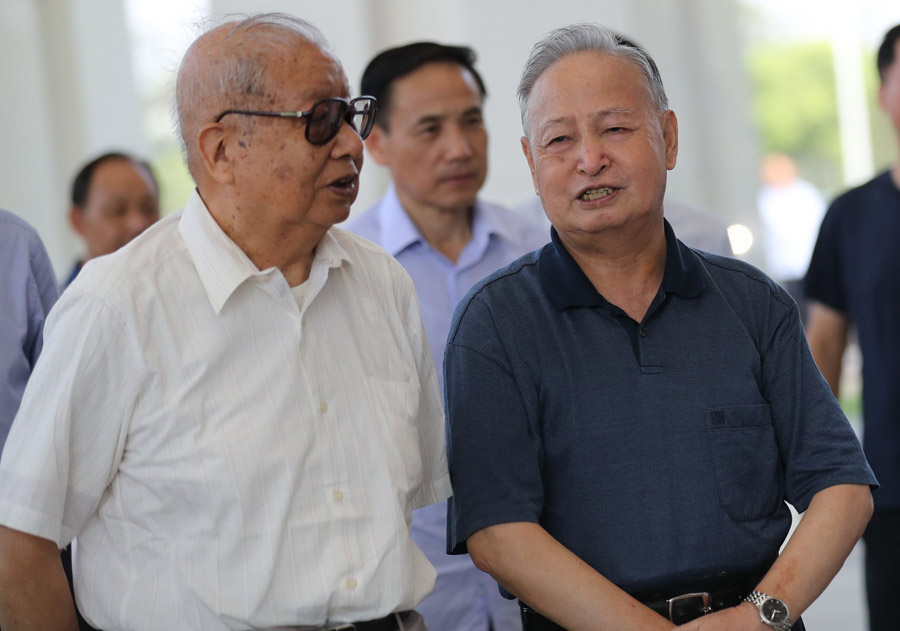 省老领导考察武汉体育中心(图4)