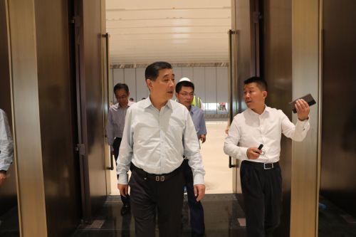 彭浩考察武汉体育中心体育场(图3)