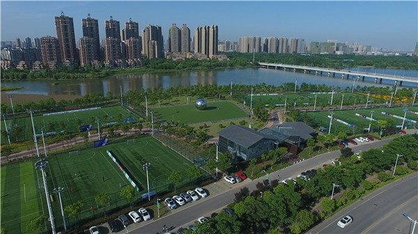 足球的温度——武汉˙中国车都城市足球公园开放一周年纪略(图8) 足球的温度——武汉˙中国车都城市足球公园开放一周年纪略(图8)