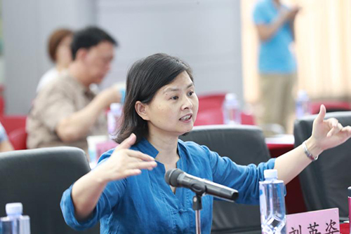 刘英姿来体育中心考察七军会场馆建设(图3)