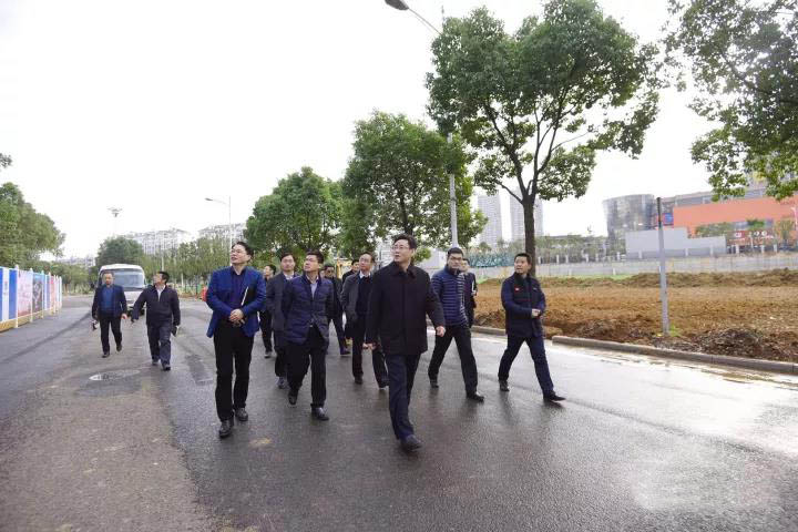 胡亚波现场调研推进军运会改造项目建设