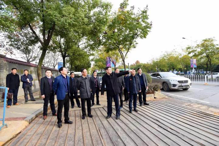 胡亚波现场调研推进军运会改造项目建设(图5)