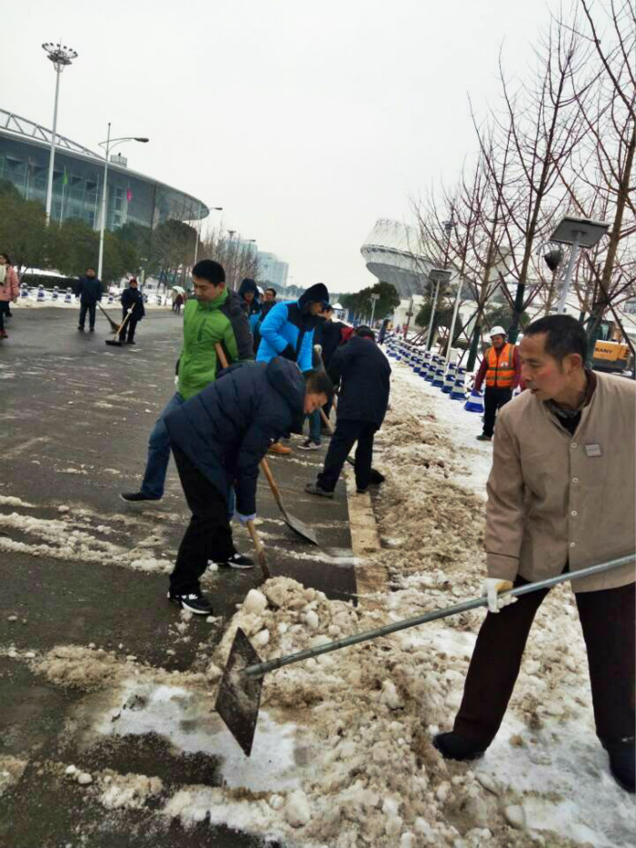 一场雪，体育中心美得不要不要的</br>但最美的风景还是他们(图6)