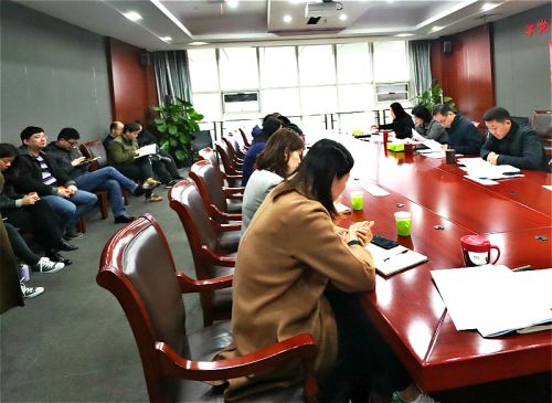 公司党委召开中心组（扩大）会议 传达学习区纪委八届三次全会精神(图1)