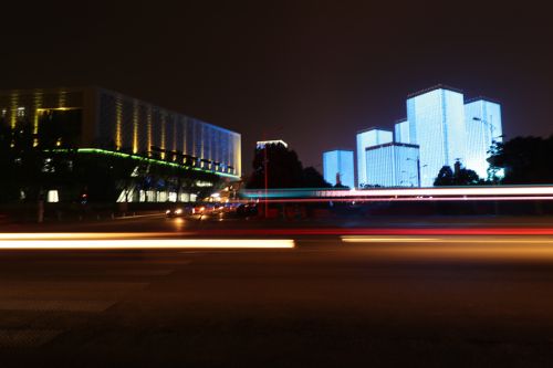 主媒体中心点亮车都夜景(图5)