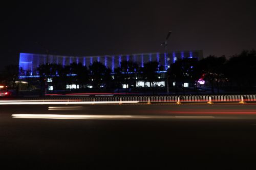 主媒体中心点亮车都夜景(图3)