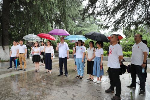 “瞻仰革命先烈 传承红色精神” ——公司全体党员、入党积极分子参观向警予烈士陵园(图2)