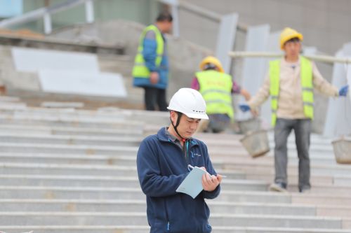 传工匠精神  做匠心青年  创优质工程 ——武汉体育中心军运会场馆建设者陈海礁侧记(图3)