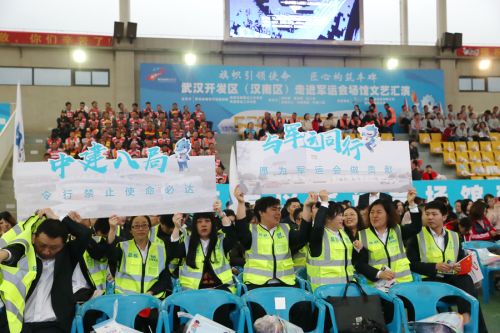 为劳动者而歌 为军运会而舞 迎“五一”武汉开发区为800军运建设者送演出(图7)