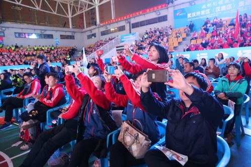 为劳动者而歌 为军运会而舞 迎“五一”武汉开发区为800军运建设者送演出(图12)
