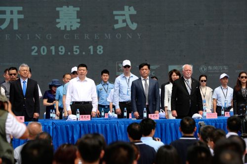 2019国际航联世界飞行者大会在我区开幕 顶尖飞行员翱翔“天空之城”(图6)