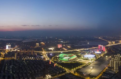 军运会倒计时30天  灯海点亮“军运”主场夜色  中国车都，熠熠发光(图1)