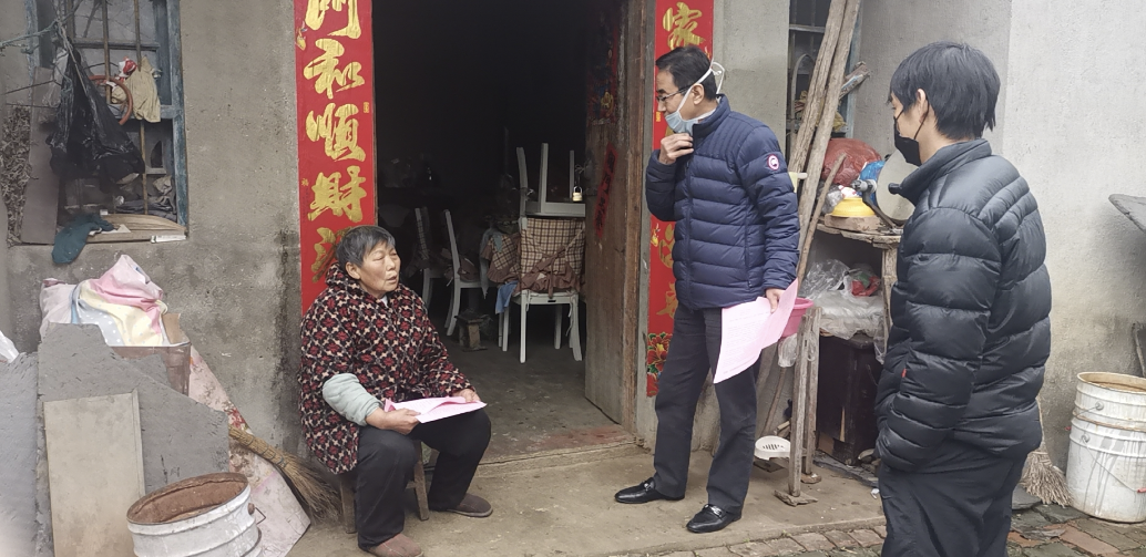 公司领导带队进村入户开展疫情防控宣传(图1)