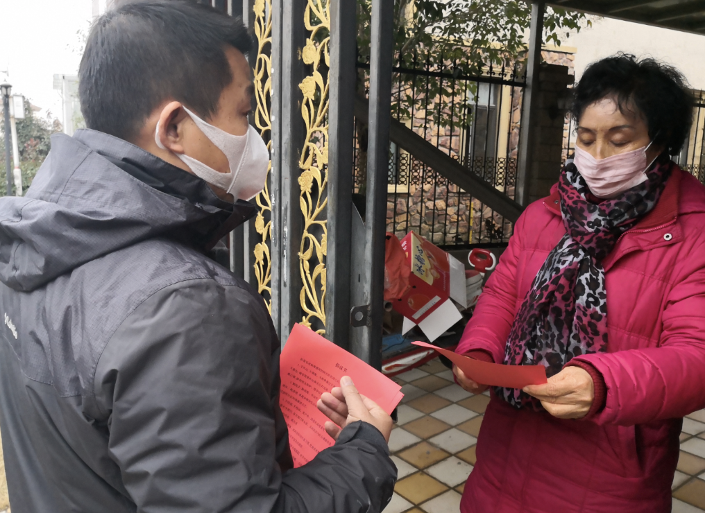 公司领导带队进村入户开展疫情防控宣传(图3)