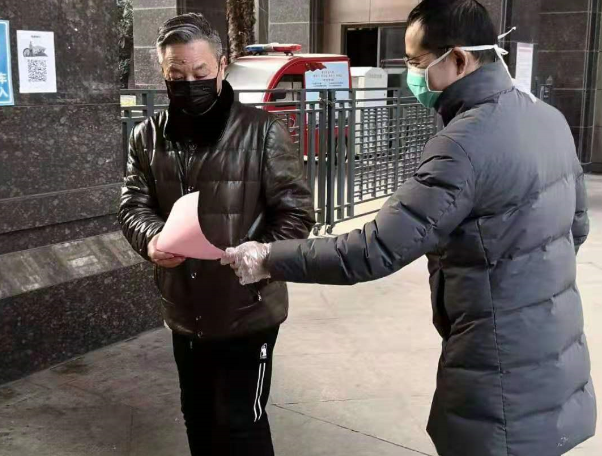 今天，我们继续奋战在“战疫”一线(图4)