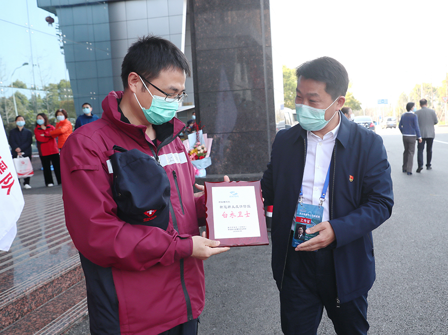 体育中心方舱医院管理小组慰问江苏援鄂医疗队(图4)