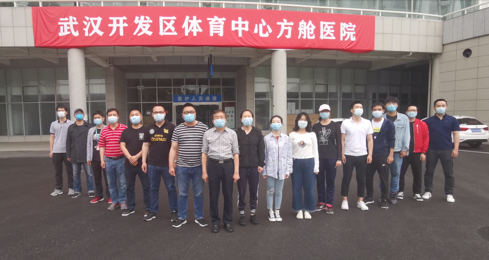 援鄂护士患癌，武汉体育中心方舱医院保障人员祝福：一定要好起来！