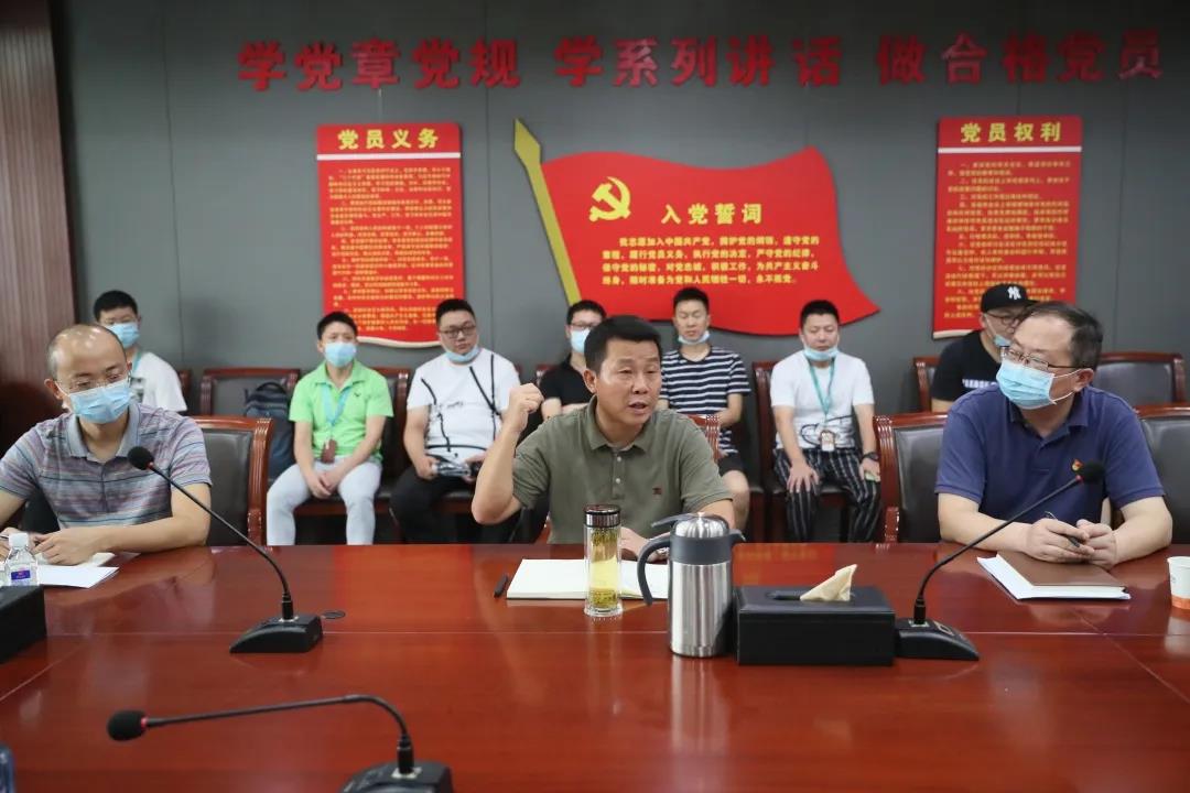 公司召开防汛抗洪工作动员会 会后吴志锋带队巡查堤防(图1)