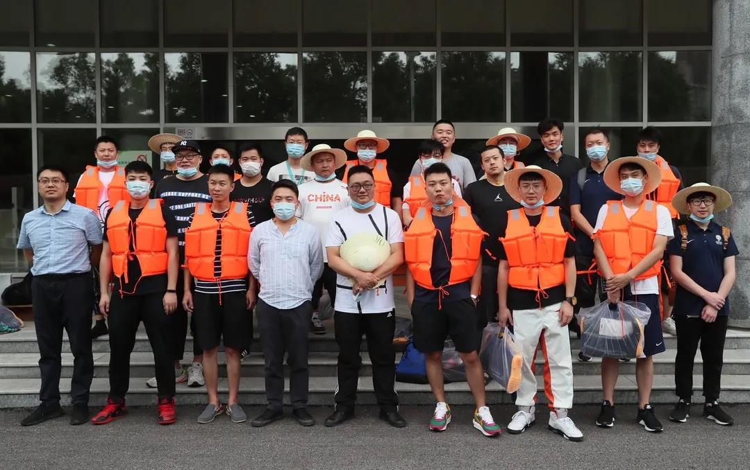 公司召开防汛抗洪工作动员会 会后吴志锋带队巡查堤防(图3)