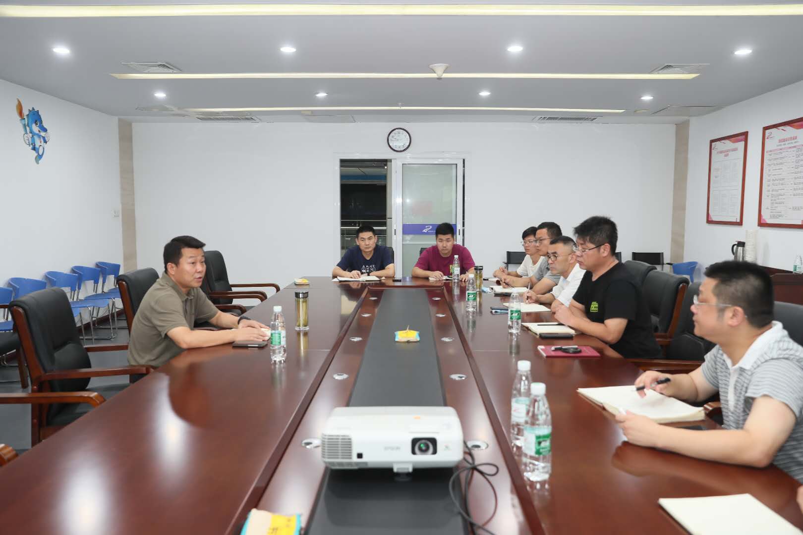 武汉体育中心体育馆方舱医院将迅速恢复场馆功能服务社会(图1)