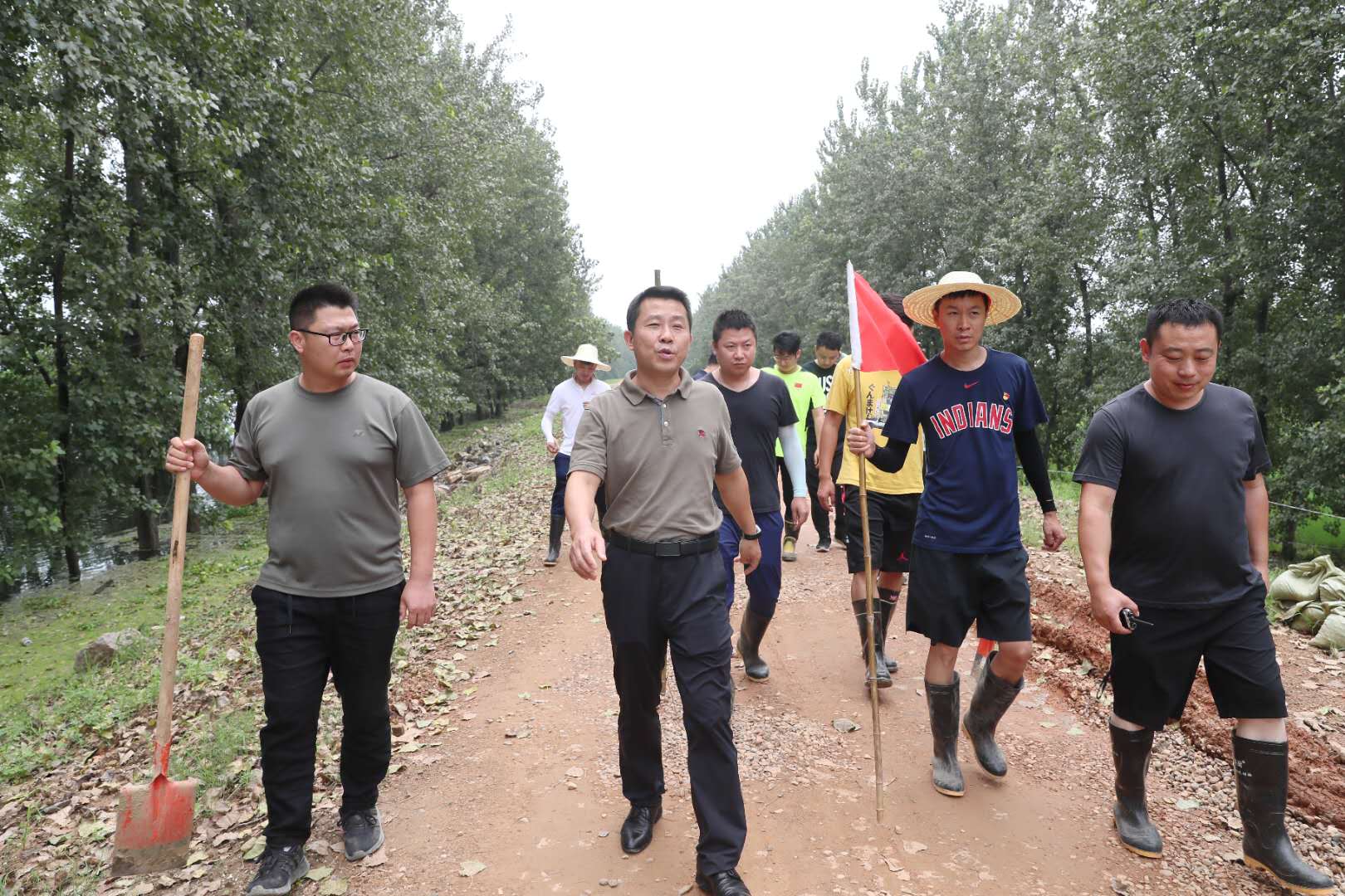吴志锋带队巡堤
